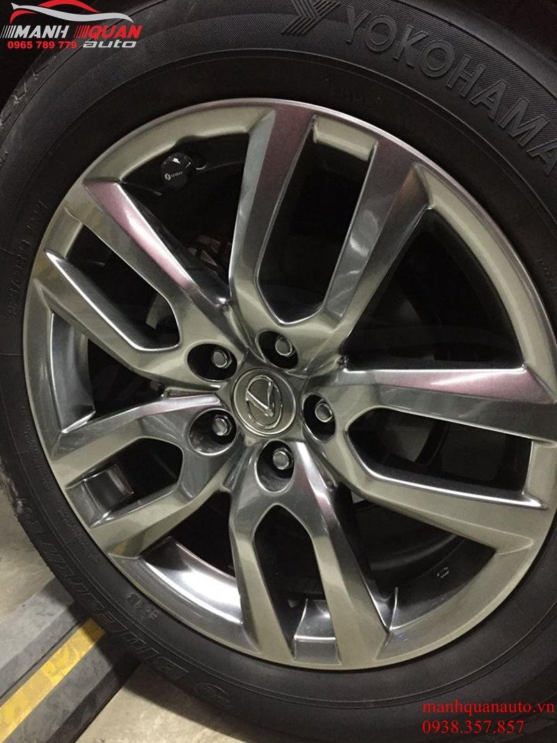 Lắp cảm biến áp suất lốp trên Lexus