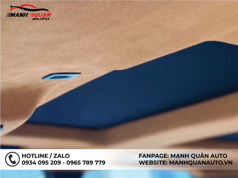 Bọc trần da lộn giúp tăng sự sang trọng cho nội thất xe Hyundai Palisade Exclusive.