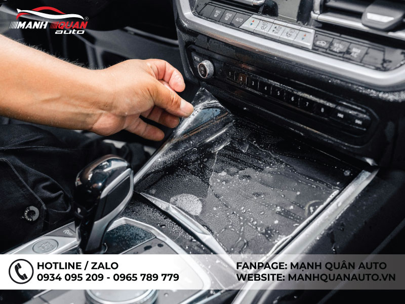 Dán PPF là lựa chọn tối ưu nhất để bảo vệ bề mặt zin của nội thất xe BMW.