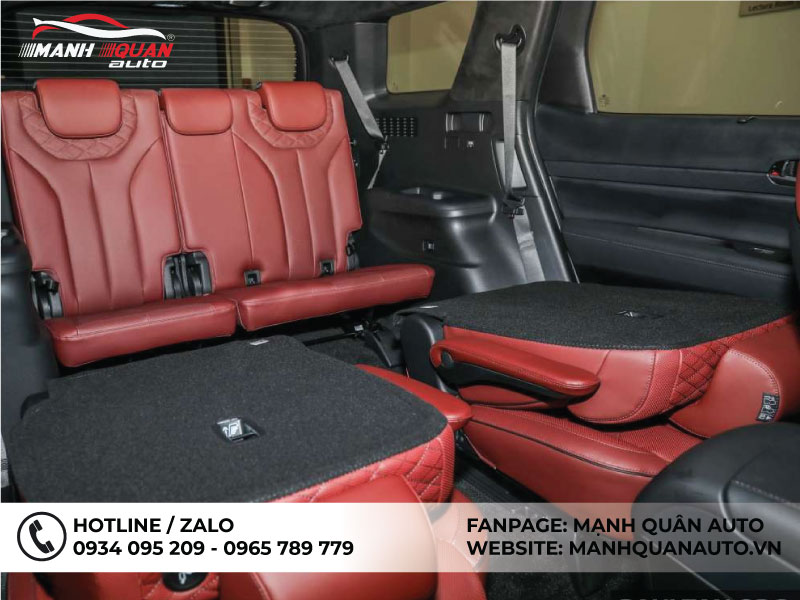 Ghế da nội thất có khả năng điều chỉnh các hướng và gập xuống, tăng diện tích sử dụng bên trong xe.