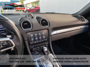 Sau khi sửa chữa màn hình cho xe Porsche 718 Boxster có được bảo hành không?