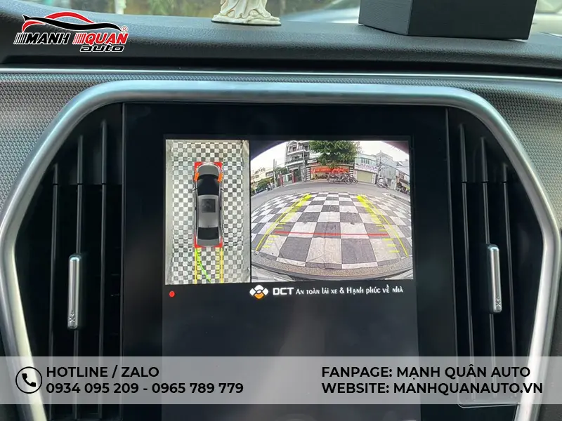 Camera 360 độ có thể cảnh báo va chạm khi phát hiện vật cản quanh xe.