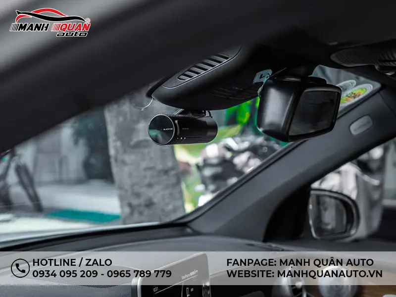 Camera hành trình ô tô có chức năng ghi lại hình ảnh và âm thanh trong suốt quá trình lái xe.