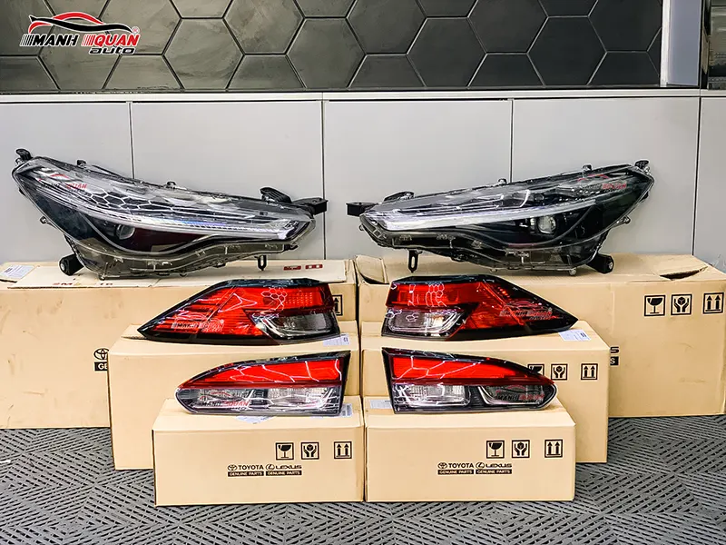 Hình ảnh thực tế cụm đèn chính và cụm đèn hậu cho Toyota Cross 2020 -2023