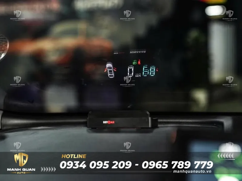 Top 10+ Phụ Kiện VinFast Limo Green Cần Thiết Nên Trang Bị HUD kính lái cho Vinfast Limo Green