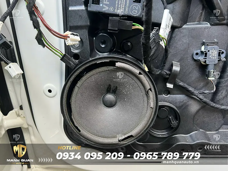 Màng loa ô tô bị rách