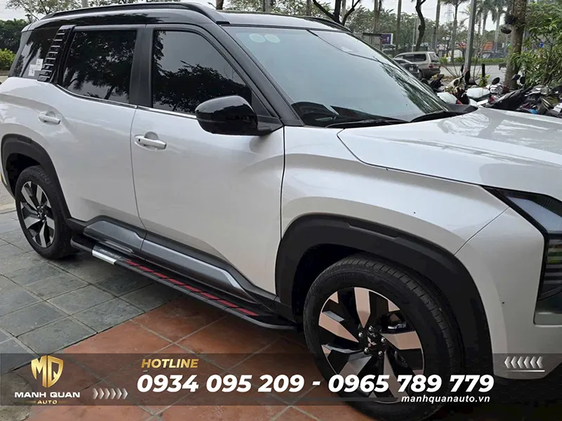 Bệ bước chân Mitsubishi DST Destinator