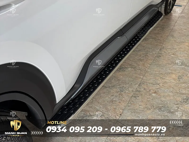 Bệ bước chân Mitsubishi DST Destinator