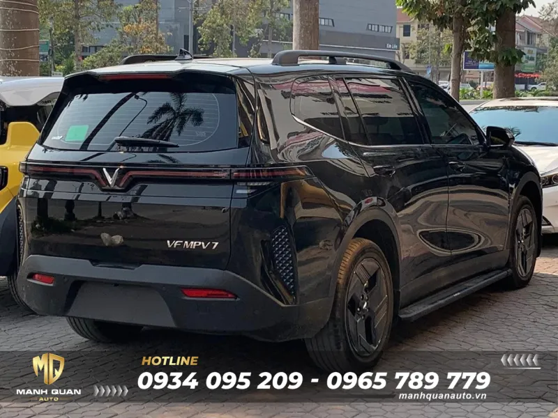 Tổng Hợp Phụ Kiện Vinfast VF MPV 7 Bệ bước chân Vinfast VF MPV 7