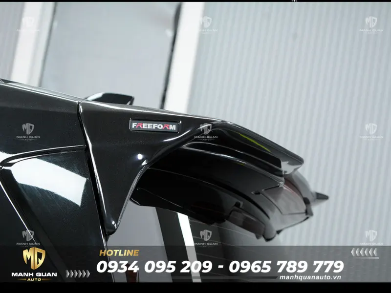 Bodykit Isuzu MU-X 2022 mẫu Special X Đuôi gió
