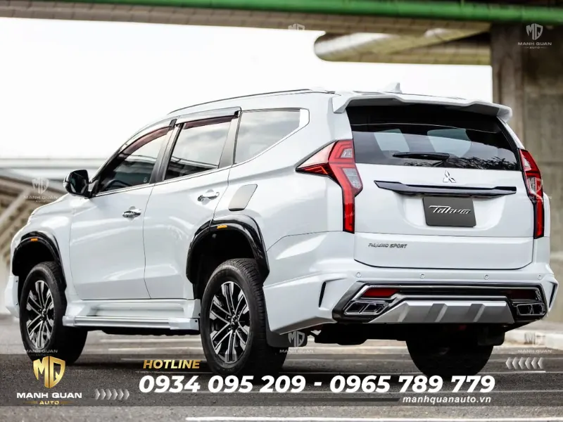 BodyKit Mitsubishi Pajero Sport 2020 mẫu Tithum Ốp cản sau mang đến một diện mạo mới phá cách thể thao