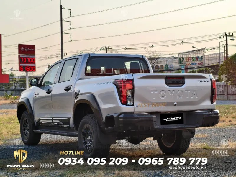 Bodykit Toyota Hilux 2024 mẫu Foresta Đuôi xe Toyota Hilux 2024 lắp ốp cản sau Foresta
