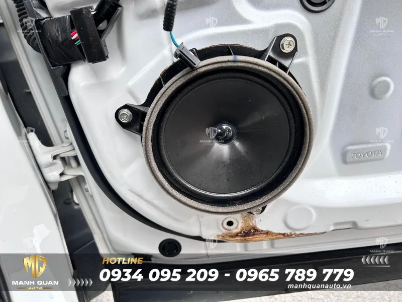 Sửa Loa Toyota Cross - Khắc Phục Loa Rè, Âm Thanh Yếu Sửa loa Toyota Cross tại TPHCM