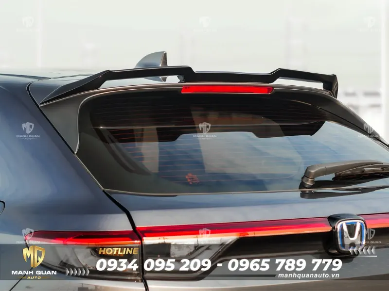 Bodykit Honda HR-V 2022 mẫu RS Sport Đuôi gió giúp tổng thể xe nhìn từ góc nghiêng trở nên năng động và trường dáng hơn