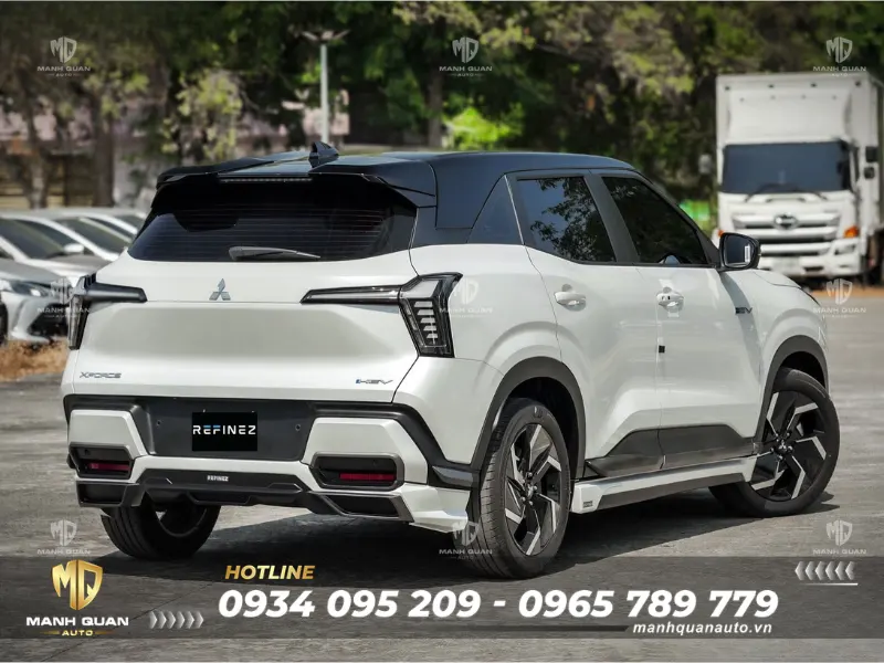 Bodykit Mitsubishi Xforce 2025 mẫu Refinez Ốp cản sau phần đuôi xe trở nên dày dặn, vững chãi và đầm chắc hơn khi nhìn từ phía sau hay góc chéo