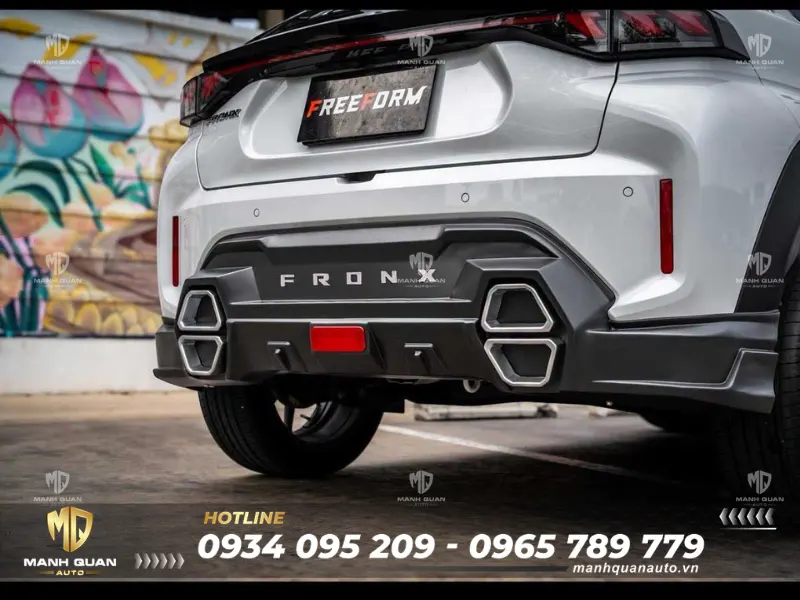 Bodykit Suzuki Fronx 2026 mẫu Luna Ốp cản sau giúp lắp đầy khoảng trống gầm hoàn hảo, mà còn giúp chiếc xe trông vững chãi và đầm chắc hơn mỗi khi di chuyển.