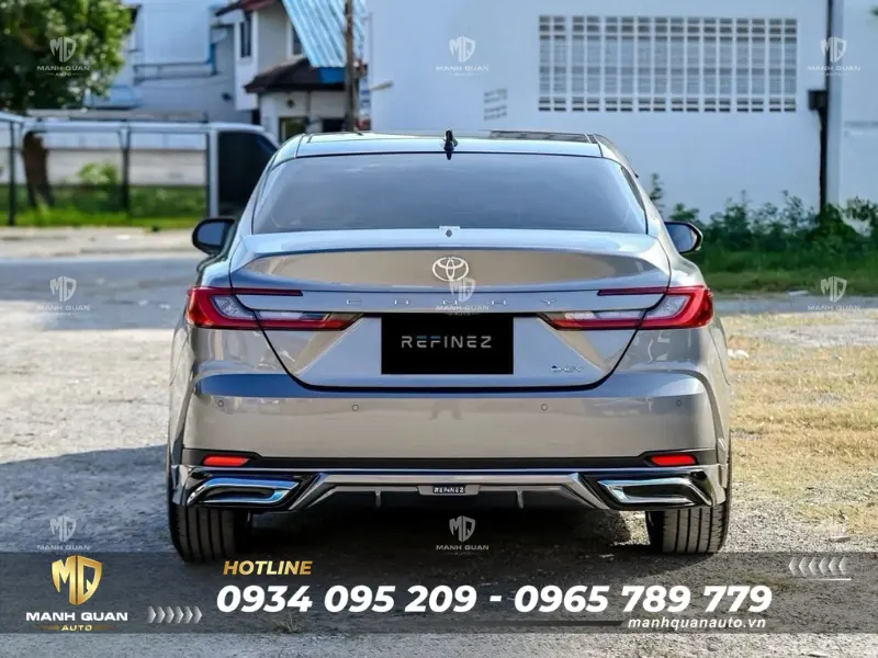 Bodykit Toyota Camry 2024 mẫu Refinez Ốp cản sau giúp chủ xe thăng hạng thẩm mỹ cho xe mà không cần cắt khoét hay can thiệp quá sâu vào thiết kế nguyên bản.