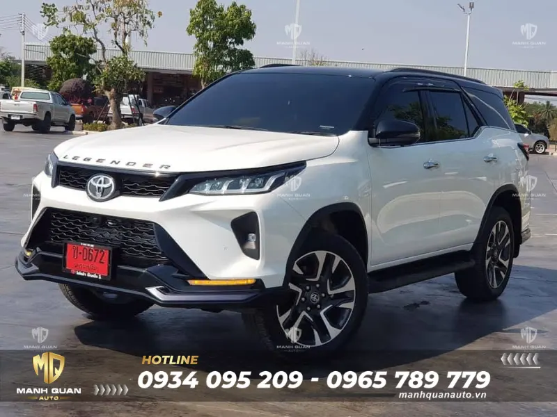 Bodykit Toyota Fortuner 2023 mẫu LGD-X Ốp cản trước giúp xe trông đầm chắc, bệ vệ hơn hẳn form zin nhưng không hề làm mất đi sự đặc trưng của mặt ca lăng hay đèn xe phía trên