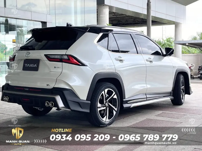 Bodykit Toyota Yaris Cross 2023 mẫu Taiga Ốp cản sau giúp đuôi xe lột xác hoàn toàn, trông bệ vệ, thể thao, cứng cáp hơn hẳn so với form zin