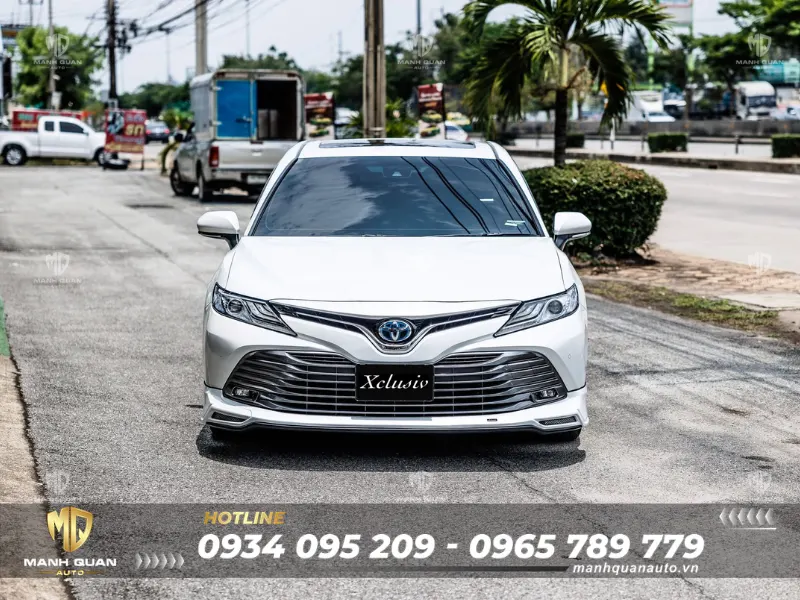 Bodykit Toyota Camry 2019 mẫu Xclusiv Ốp cản trước khéo léo hạ thấp trọng tâm thị giác, mang lại cảm giác đầu xe rộng, đầm chắc và bám đường
