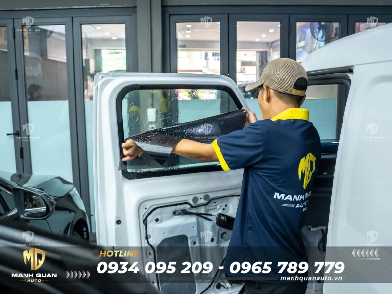 Phim Cách Nhiệt Vinfast EC Van Dán phim cách nhiệt Vinfast EC Van