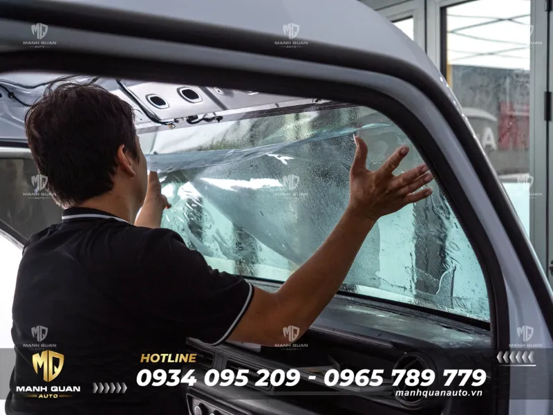 Tổng Hợp Phụ Kiện Cho Vinfast EC Van Cần Thiết Nhất 2026 Dán phim cách nhiệt cho Vinfast EC Van