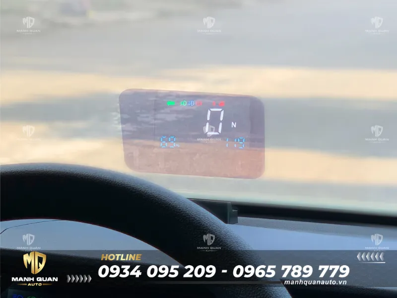 Tổng Hợp Phụ Kiện Cho Vinfast EC Van Cần Thiết Nhất 2026 HUD kính lái cho Vinfast EC Van